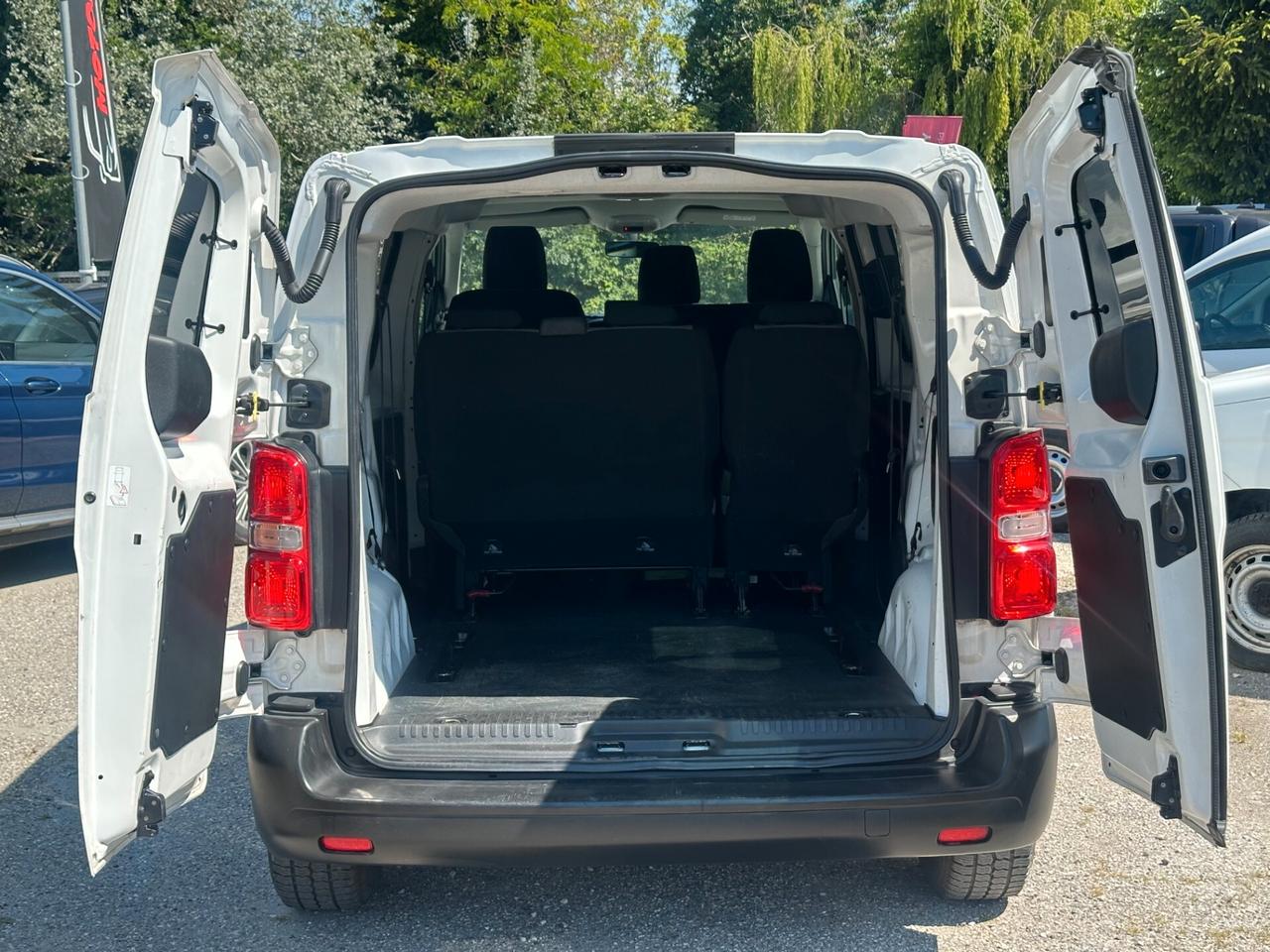 Peugeot Traveller BlueHDi 120 Medio Active