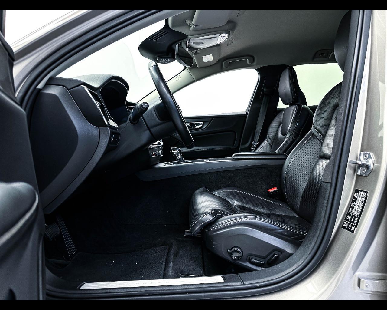 VOLVO V60 (2018-->) - V60 D4 Geartronic Inscription