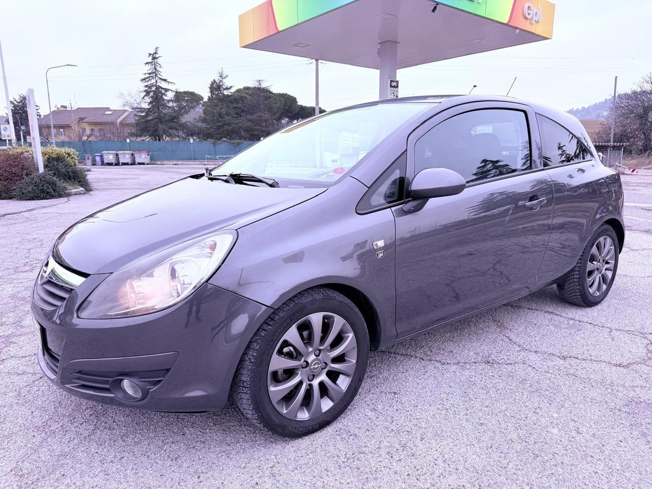 Opel Corsa 1.2 3 porte Club Ok neopatentati