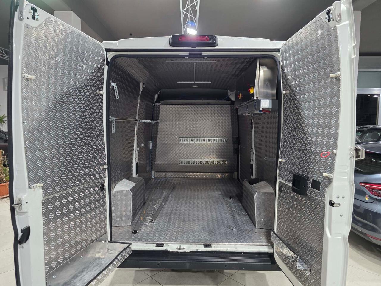 Peugeot Boxer 335 2.2 BlueHDi 140 S&S PC-TM Furgone