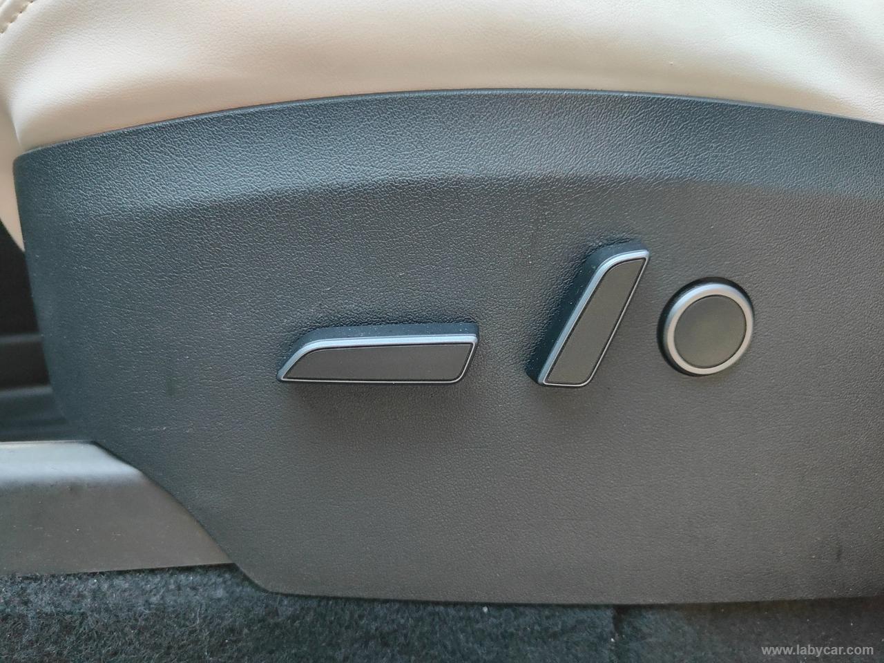 TESLA Model Y Performance AWD TETTO PELLE BIANCA