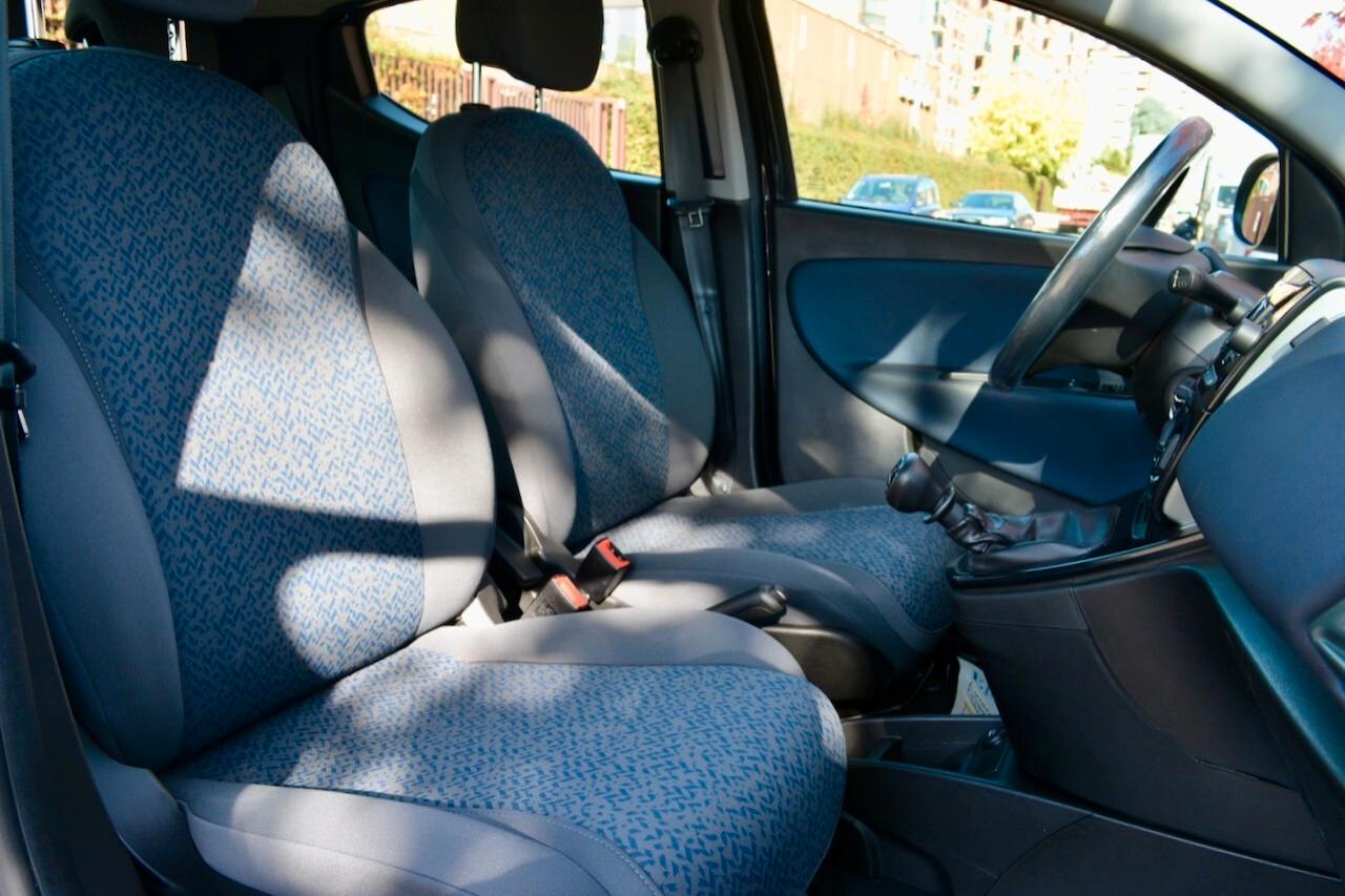 Lancia Ypsilon 1.0 FireFly 5 porte S&S Hybrid Gold