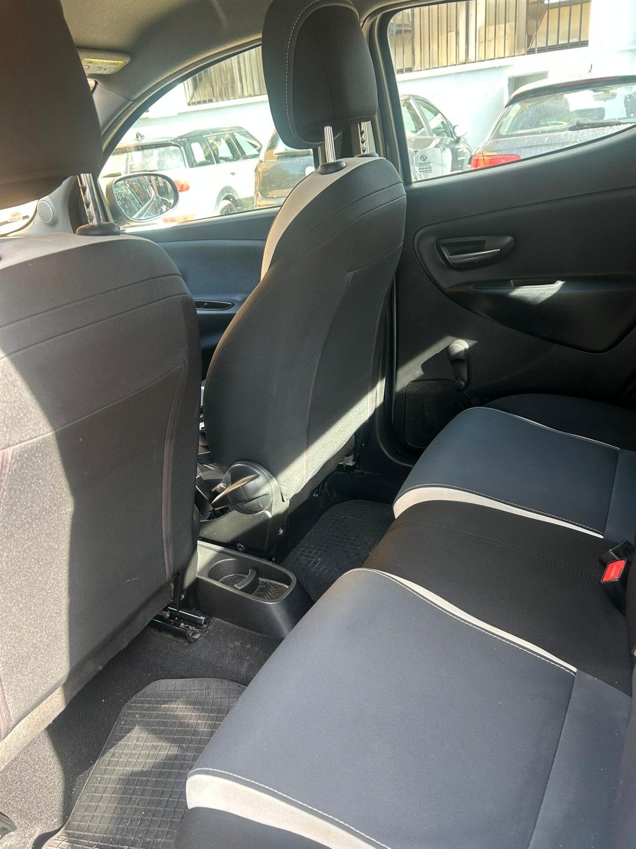 Lancia Ypsilon 0.9 TwinAir 85 CV 5 porte Metano Ecochic Elle