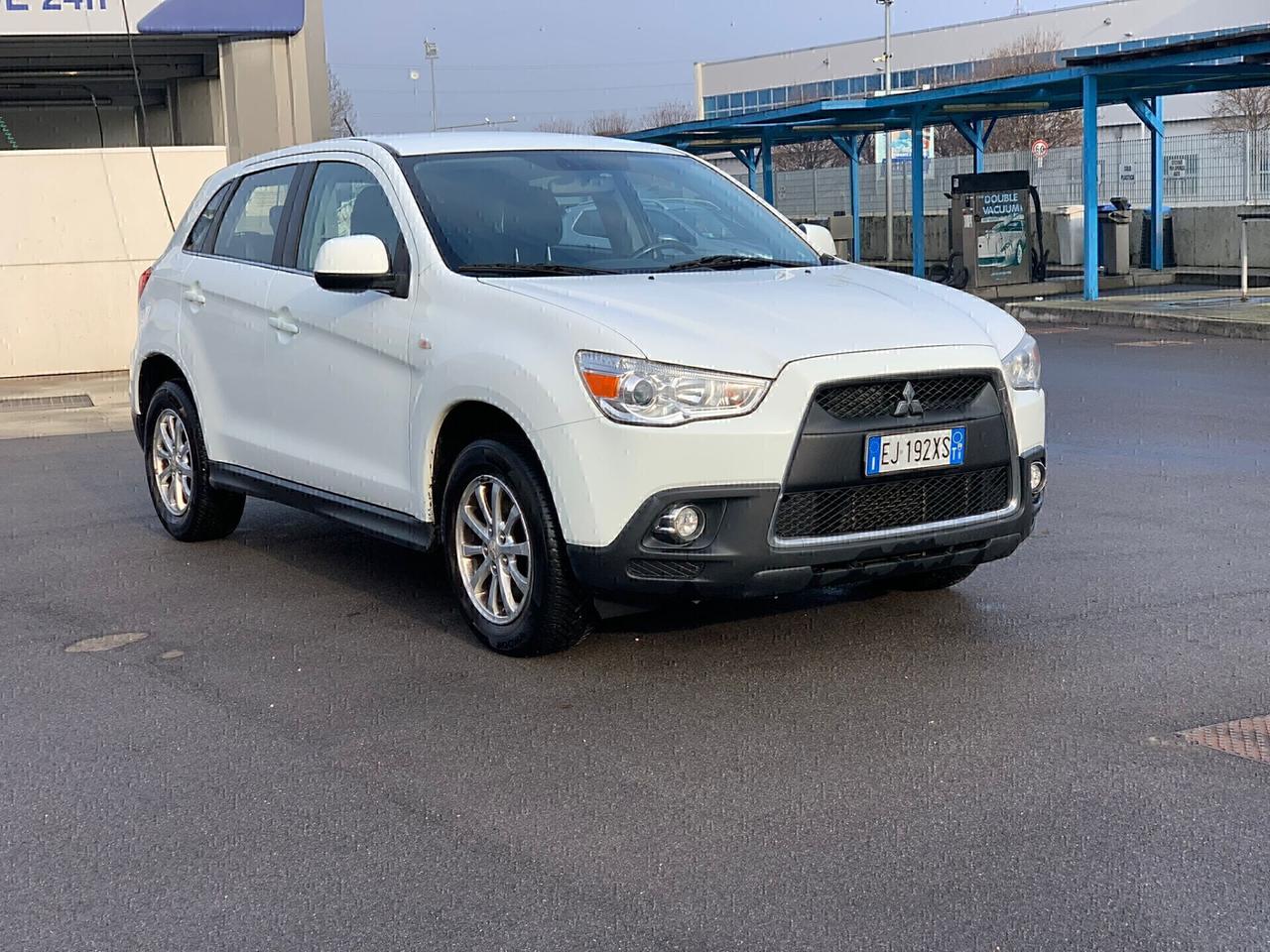 Mitsubishi Outlander 2.2 DI-D TC-SST Intense DPF