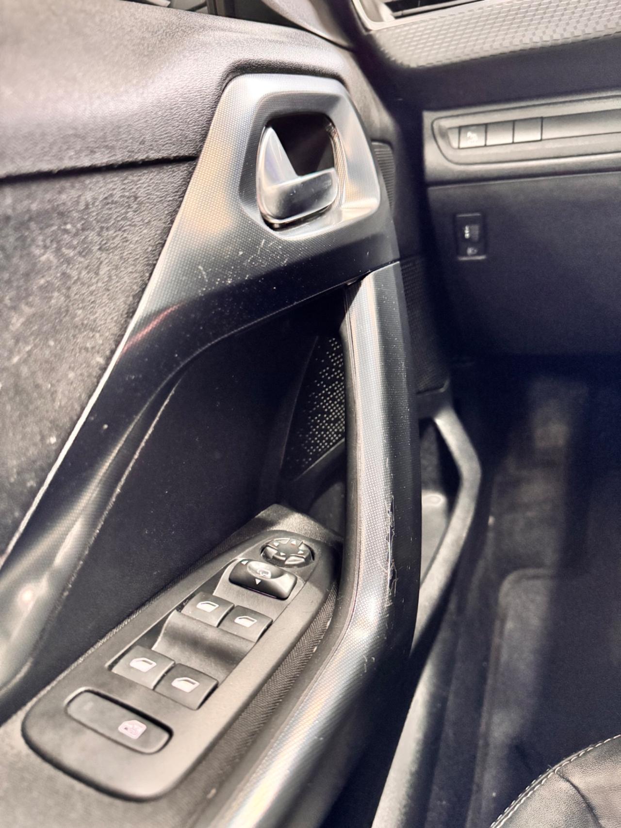 Peugeot 2008 1.6 HDi 100 Cv 65.000 KM - 2018