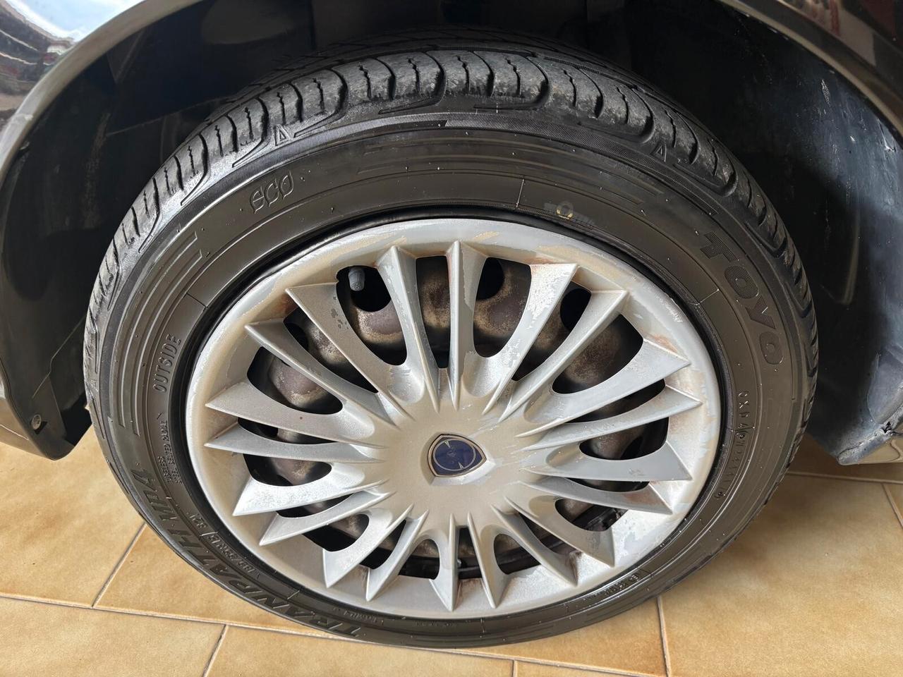 LANCIA YPSILON ANNO 2011 BZ 1.2 ADATTA NEOPATENTATI KM 64 MILA