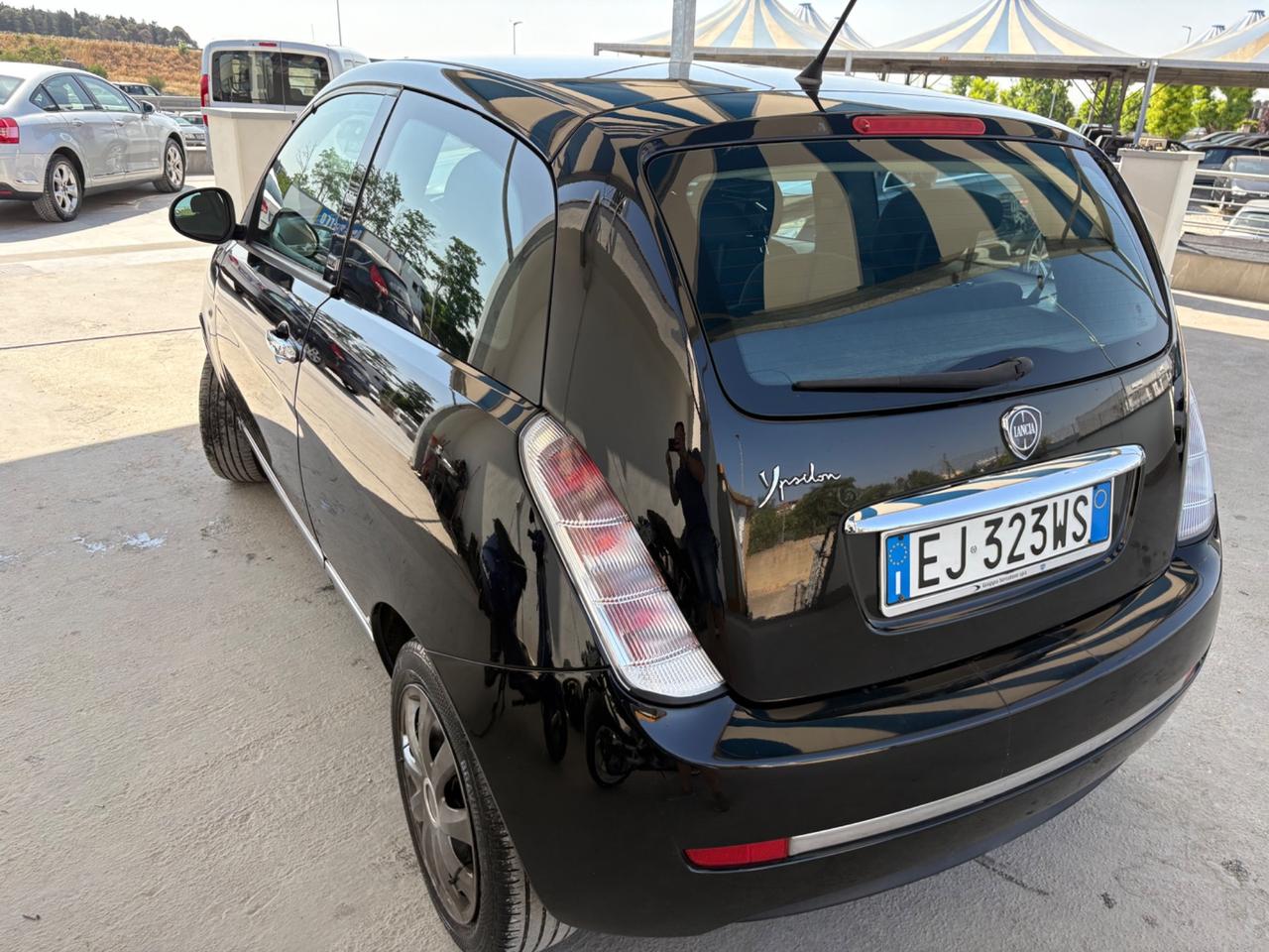 Lancia Ypsilon 1.2 69 CV Unyca