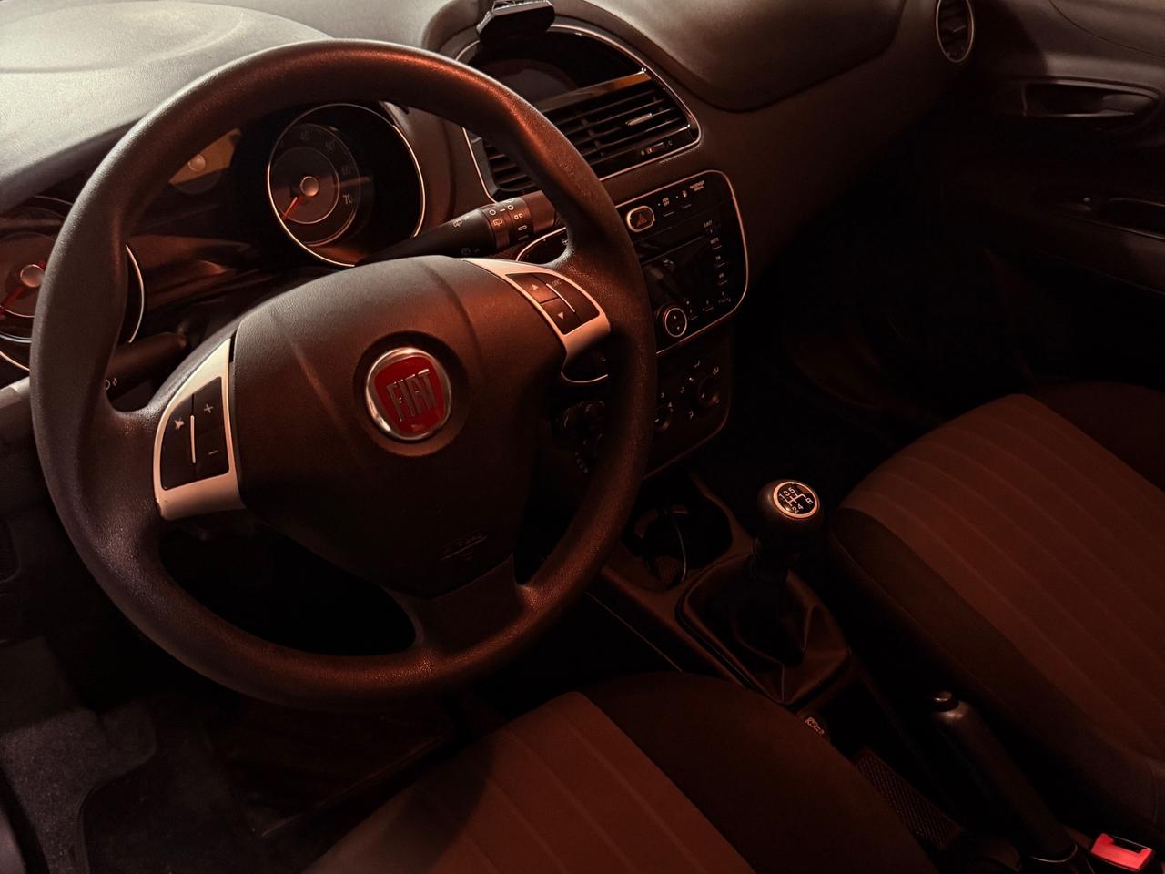 STUPENDA FIAT PUNTO GPL CON SOLI 84.047 KM