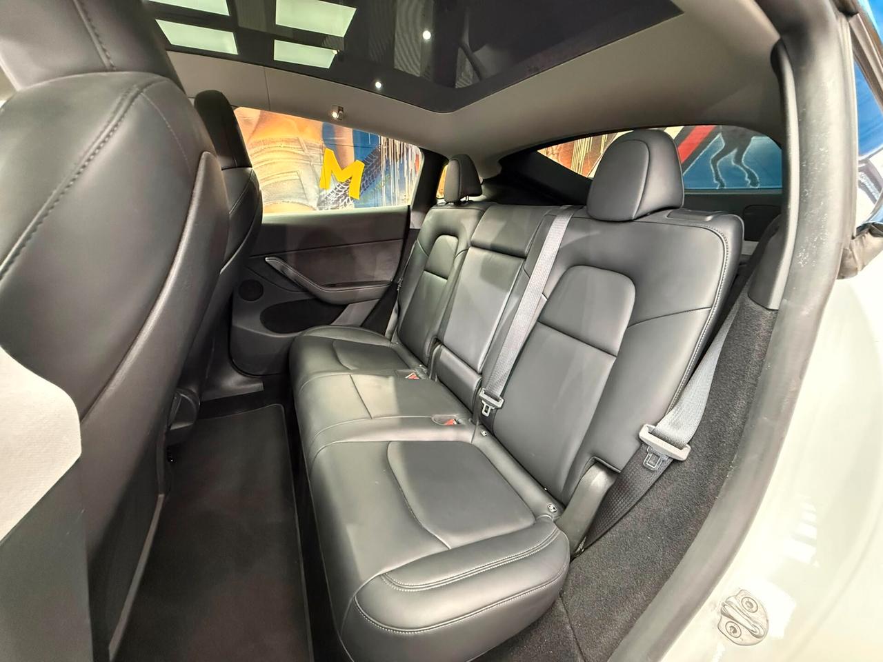 Tesla Model Y Long Range AWD (349)
