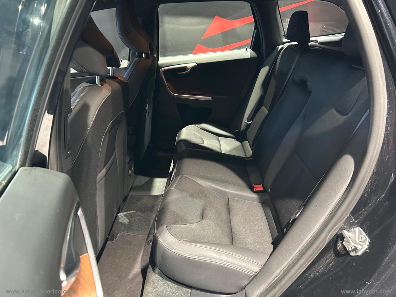 VOLVO XC60 D4 R-design Momentum