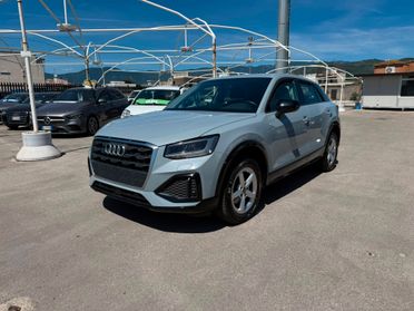 Audi Q2 30 TDI cockpit led camera
