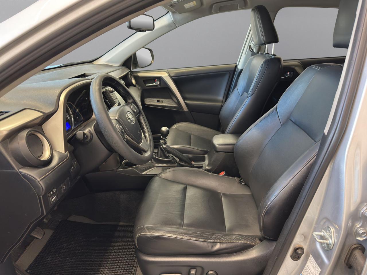 Toyota Rav4 2.2 D-4D 4WD MT STYLE MY12