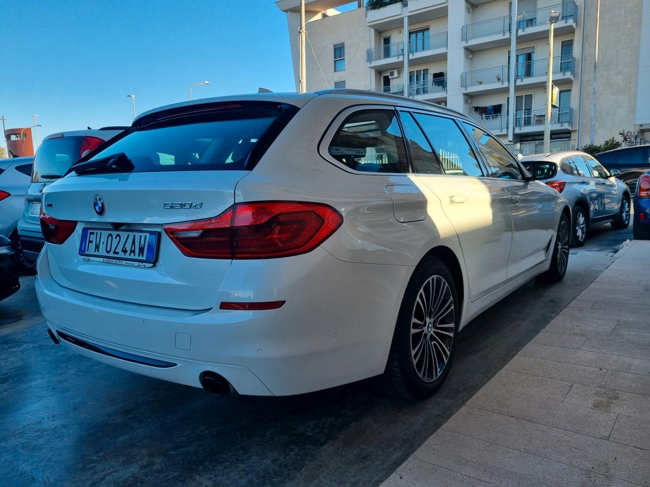 Bmw 520 520d xDrive Luxury TETTO PANORAMICO