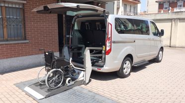 Ford Tourneo Custom Ford Tourneo Connect trasporto disabili pedana