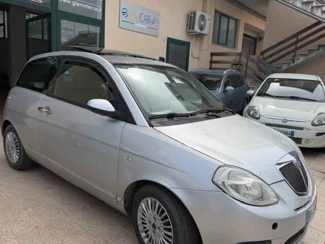 Lancia Ypsilon 1.4 Platino cv 95 automatica ok neopatentati