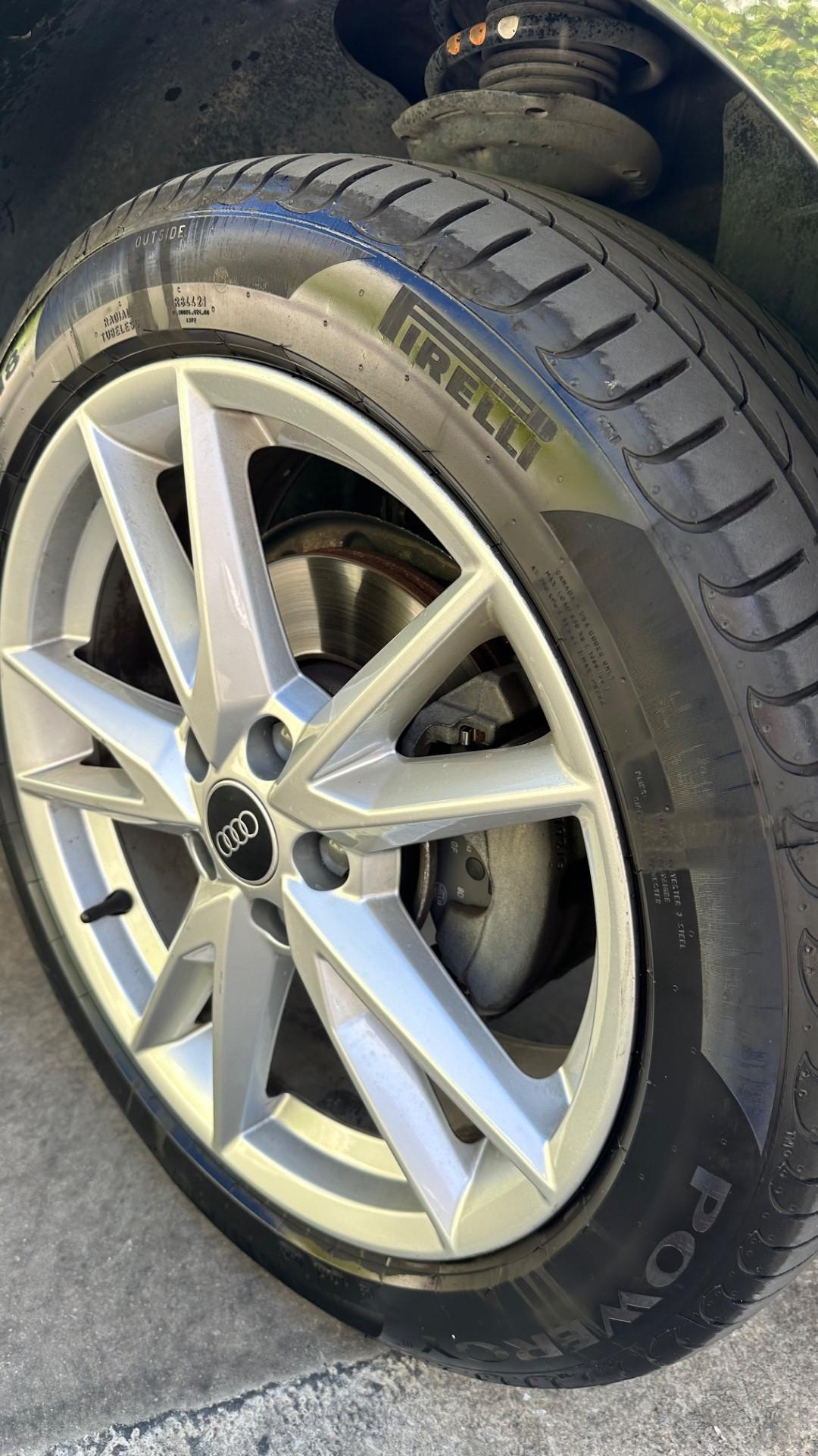 Audi Q2 30 TDI Identity Black