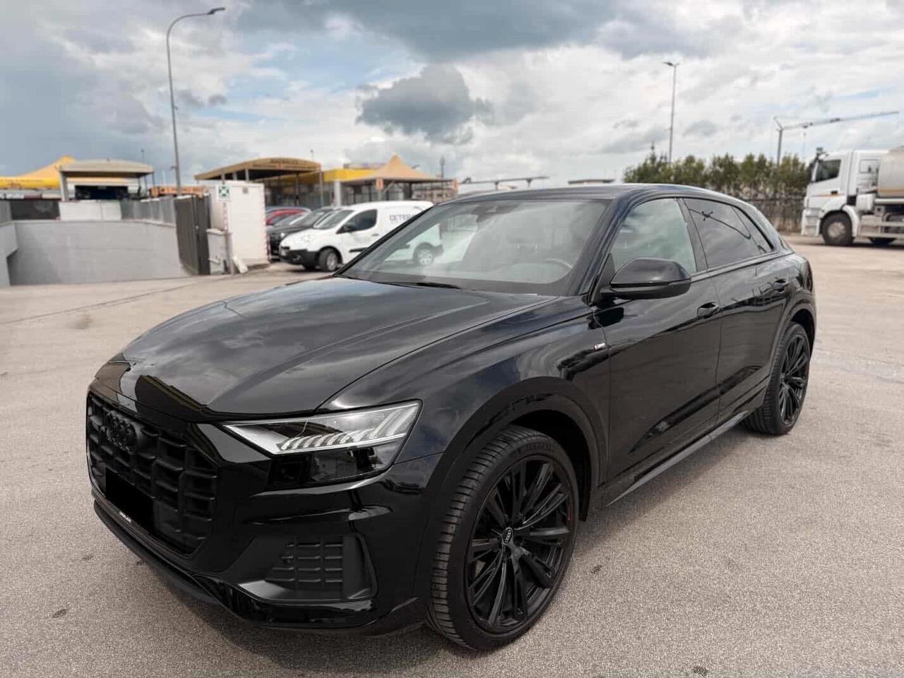 Audi Q8 50 TDI IDENTITY BLACK/23" RSQ8/PELLE/S-LINE