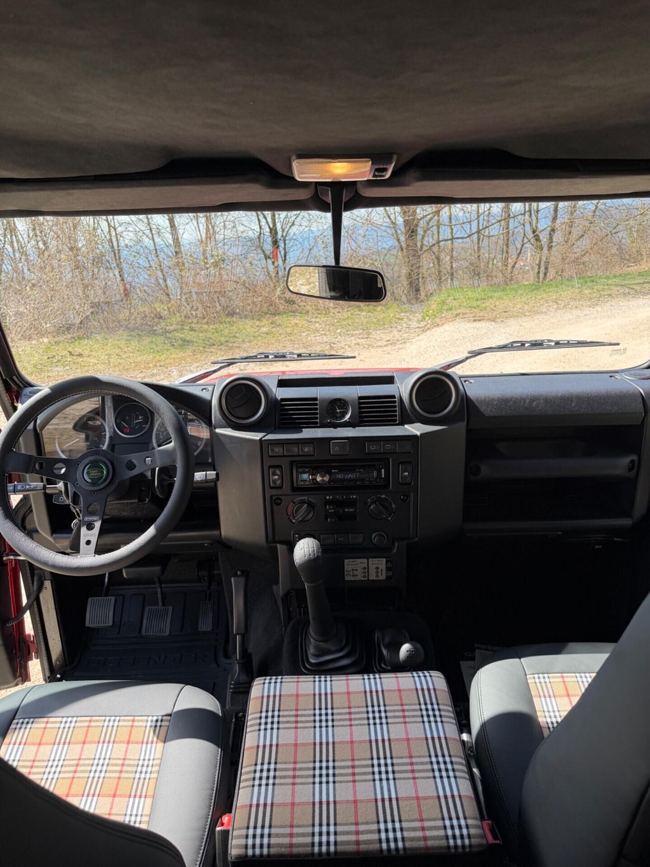 Land Rover Defender 90 2.2 TD4 IBRIDA