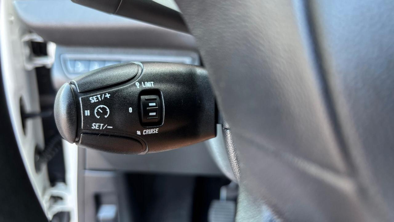 Peugeot 208 1.6 HDi 92CV 5 porte