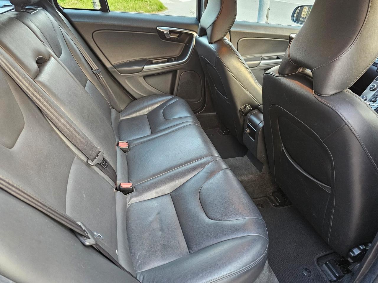 Volvo V60 2.0 D4 181cv Summum*Pelle*Navi*Pdc*Euro6*