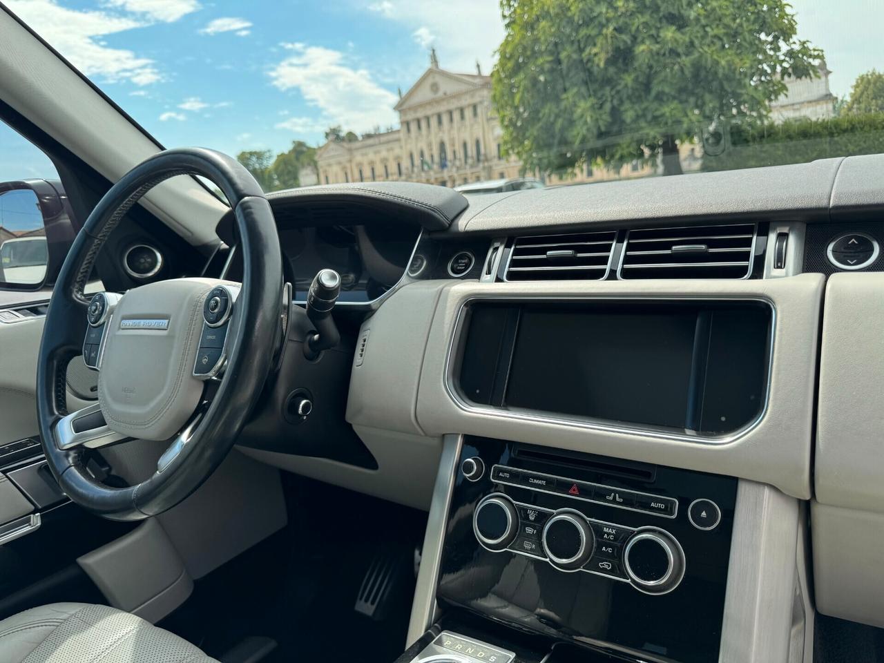 Land Rover Range 4.4 SDV8 Vogue LWB