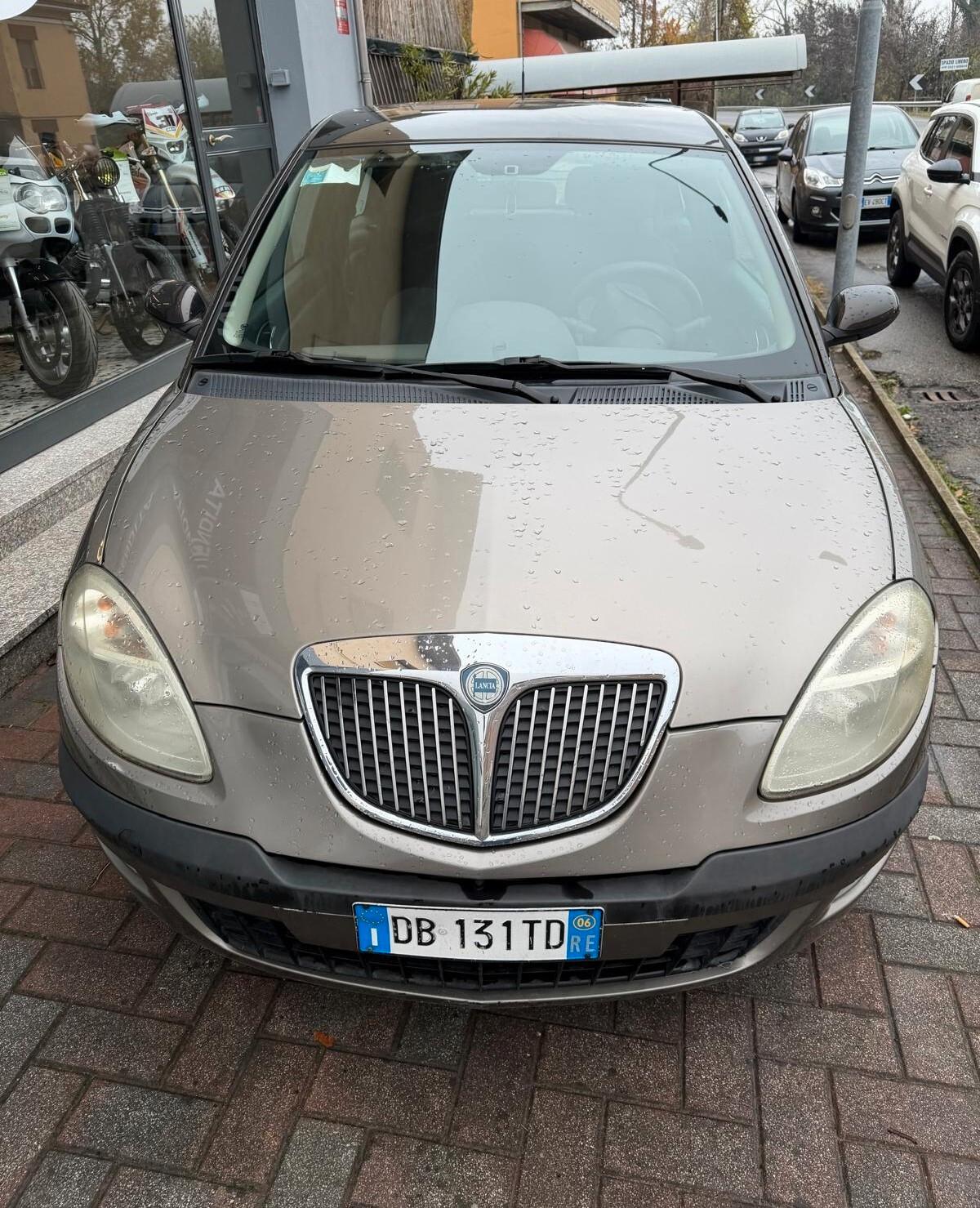 Lancia Ypsilon 1.2 benzina, b-color