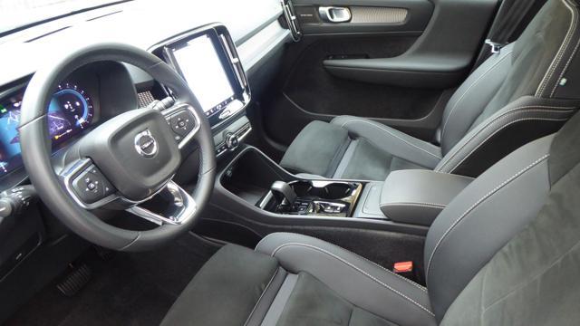 VOLVO XC40 B3 automatico Plus Dark