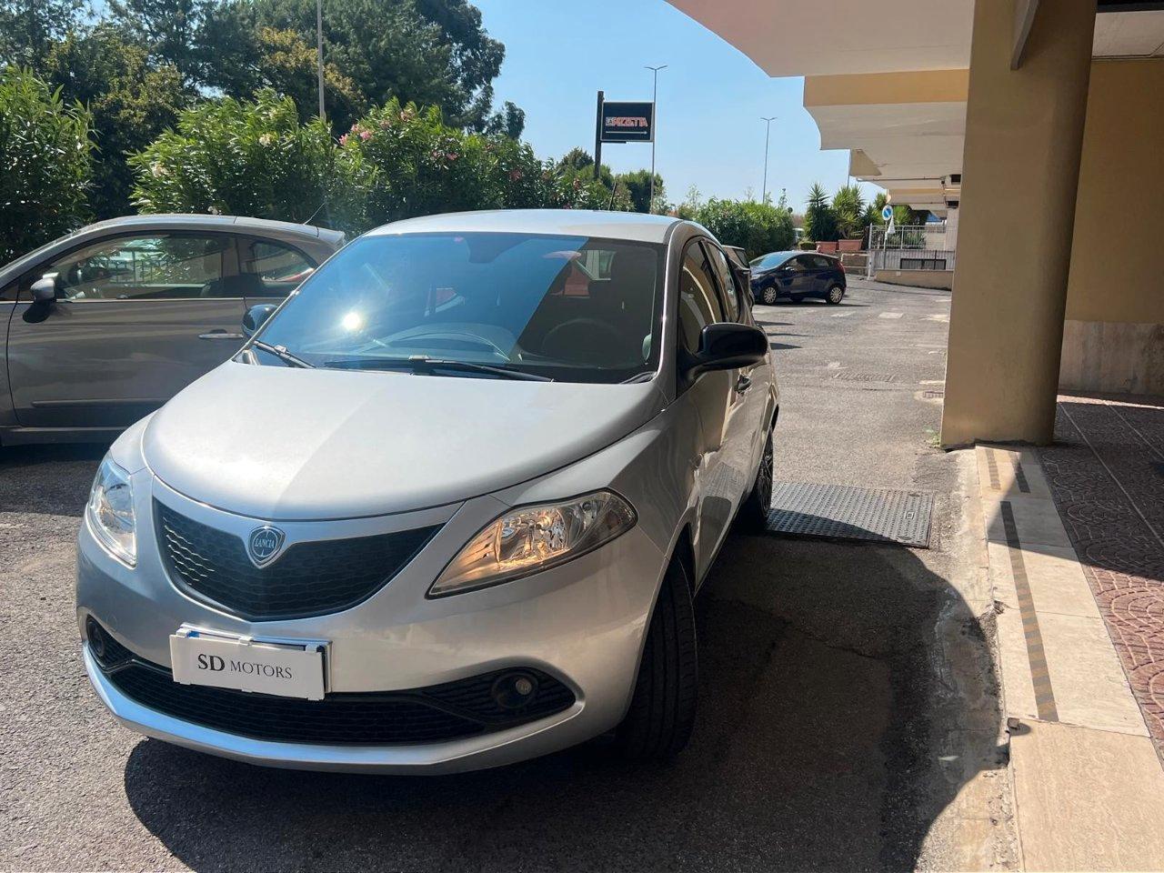 Lancia Ypsilon 5 Porte Ypsilon 1.0 firefly hybrid Silver s&s 70cv *Promo SD 2026*