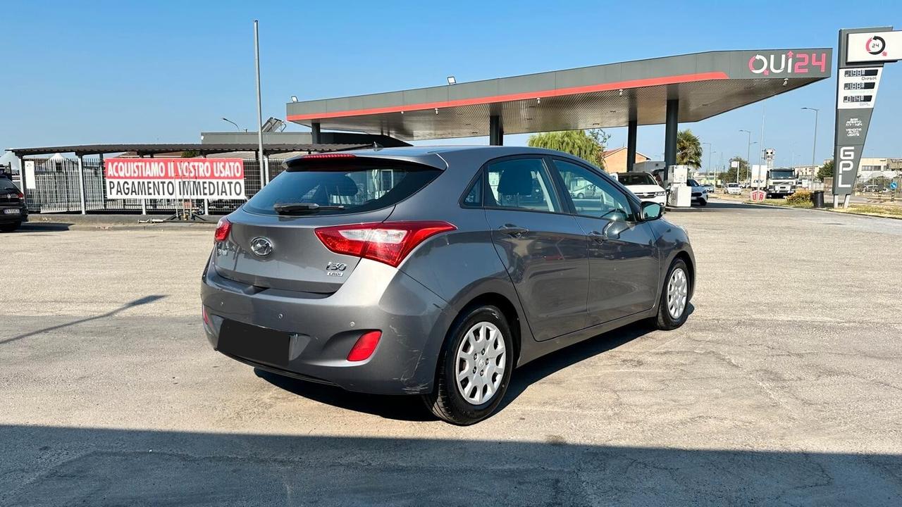 Hyundai i30 1.6 110 CV