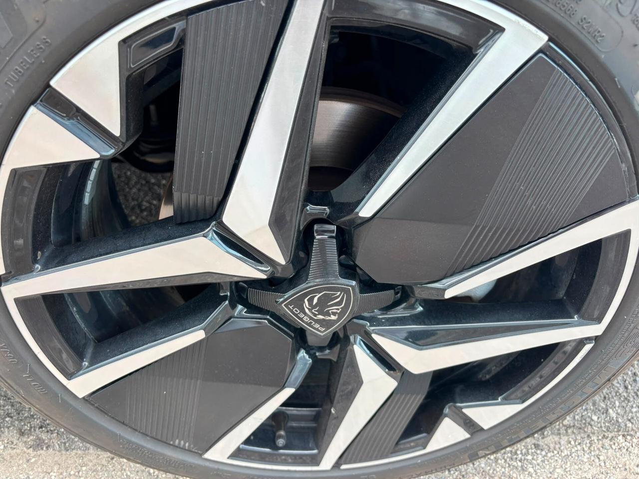 Peugeot 208 GT Hybrid 110 e-DCS6 SPOTICAR