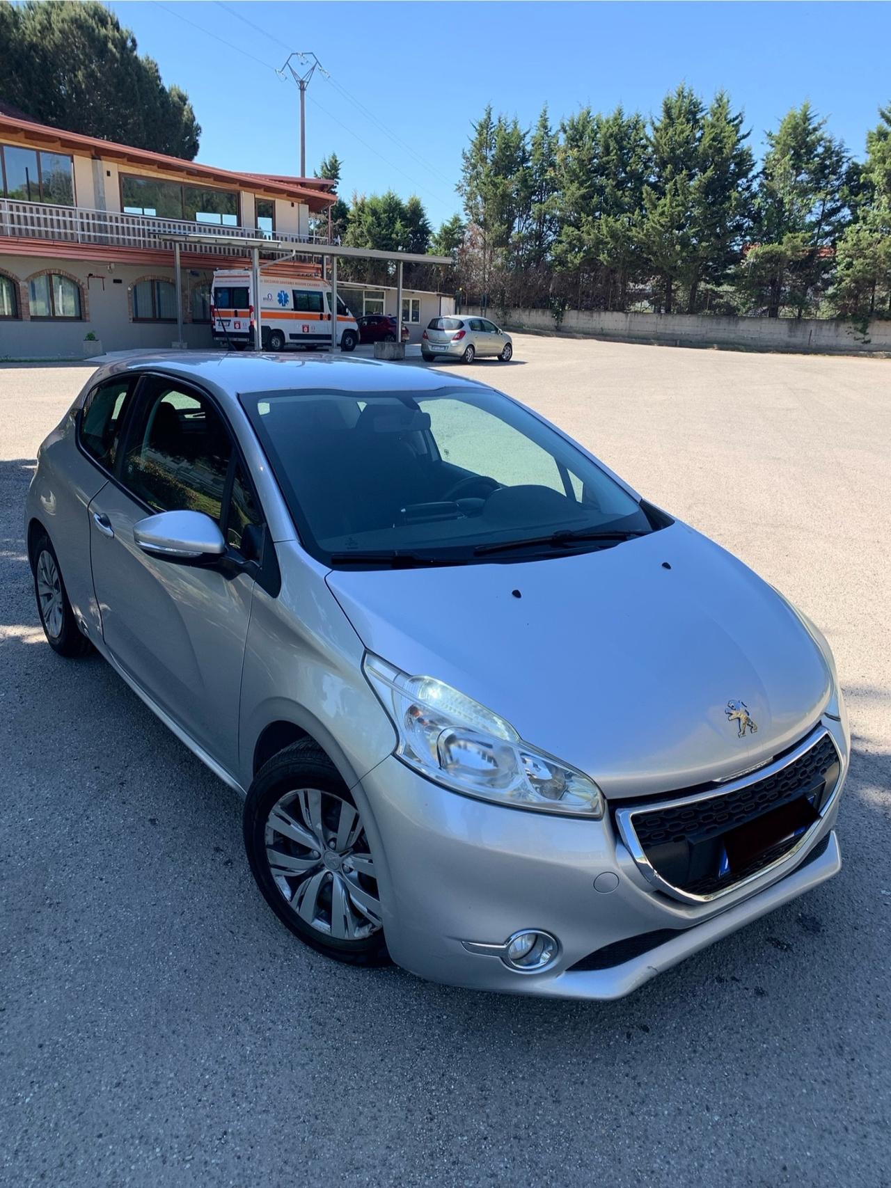 Peugeot 208 1.2 VTi 82 CV 3 porte Allure 90000KM
