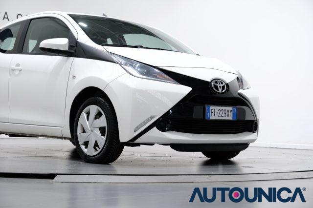 TOYOTA Aygo 1.0 VVT-i 69 CV 5 PORTE X-COOL TSS NEOPATENTATI
