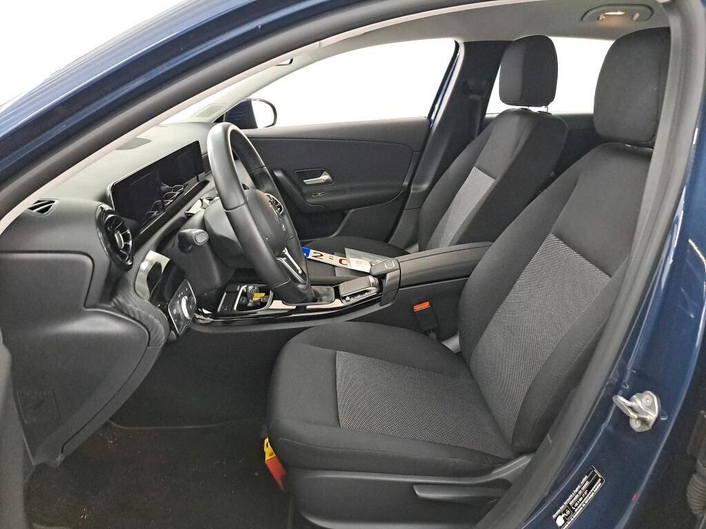 MERCEDES-BENZ A 180D 116CV 6M. BUSINESS SOLUTION ( CRUISE - NAVI - PARK ASSIST )