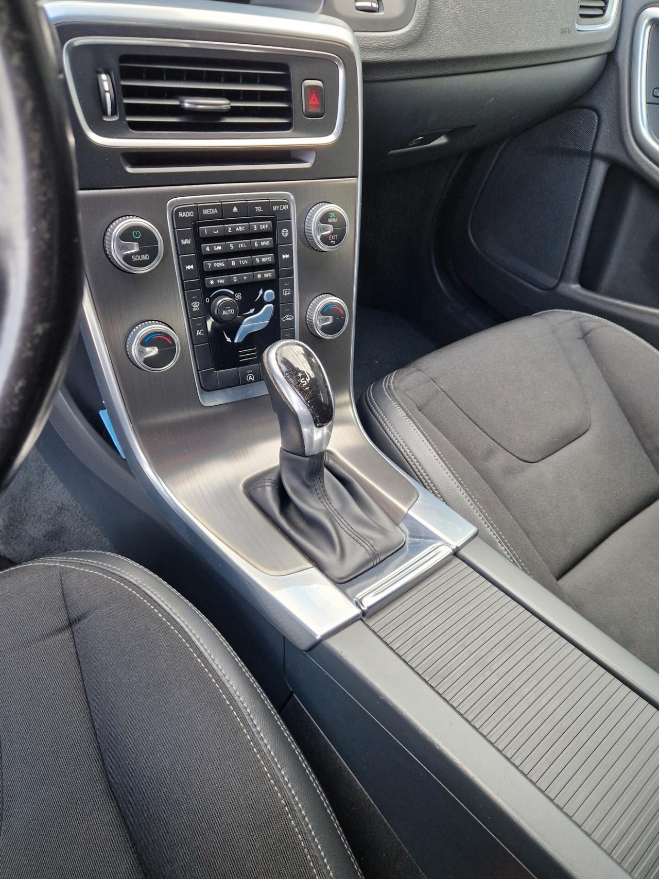 Volvo V60 Cross Country D3 Momentum