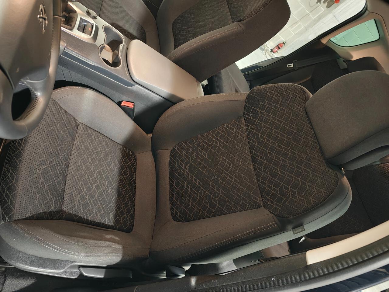 Peugeot 3008 1.6 HDi 115CV Active*Service*