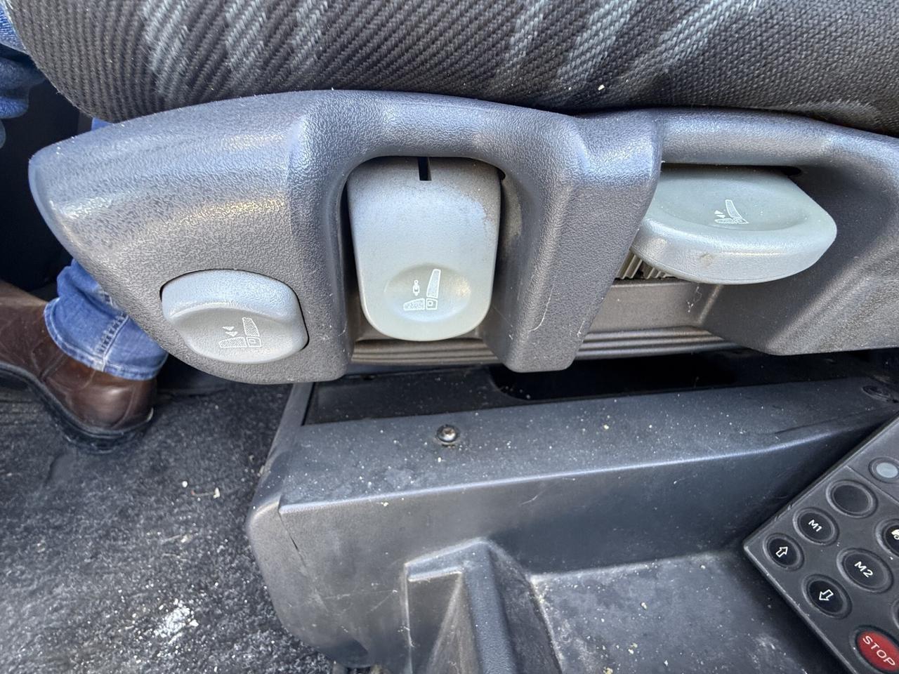 IVECO Eurocargo E5 100E22 con sponda idraulica e s