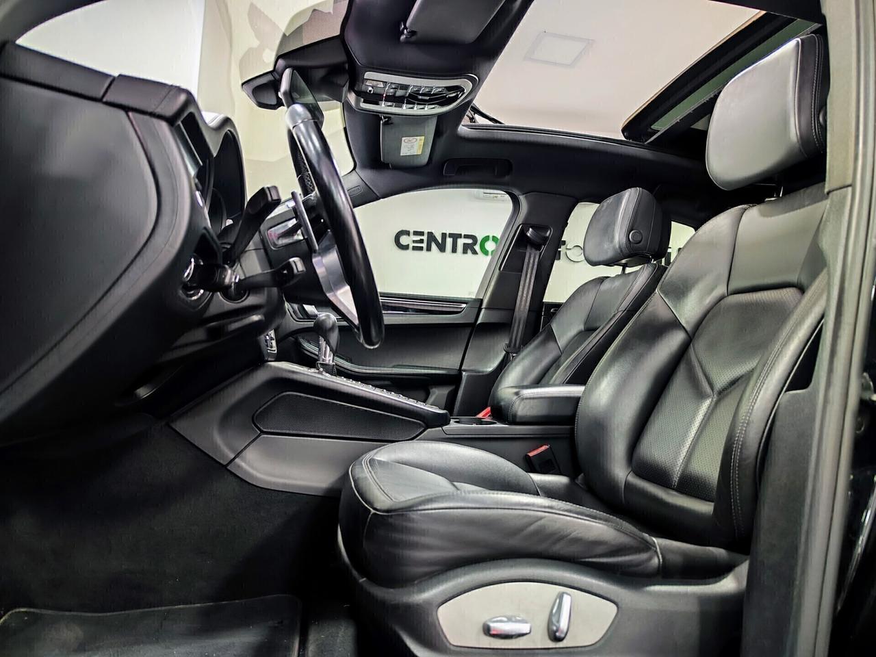 Porsche Macan 2.0 245cv Tetto Led