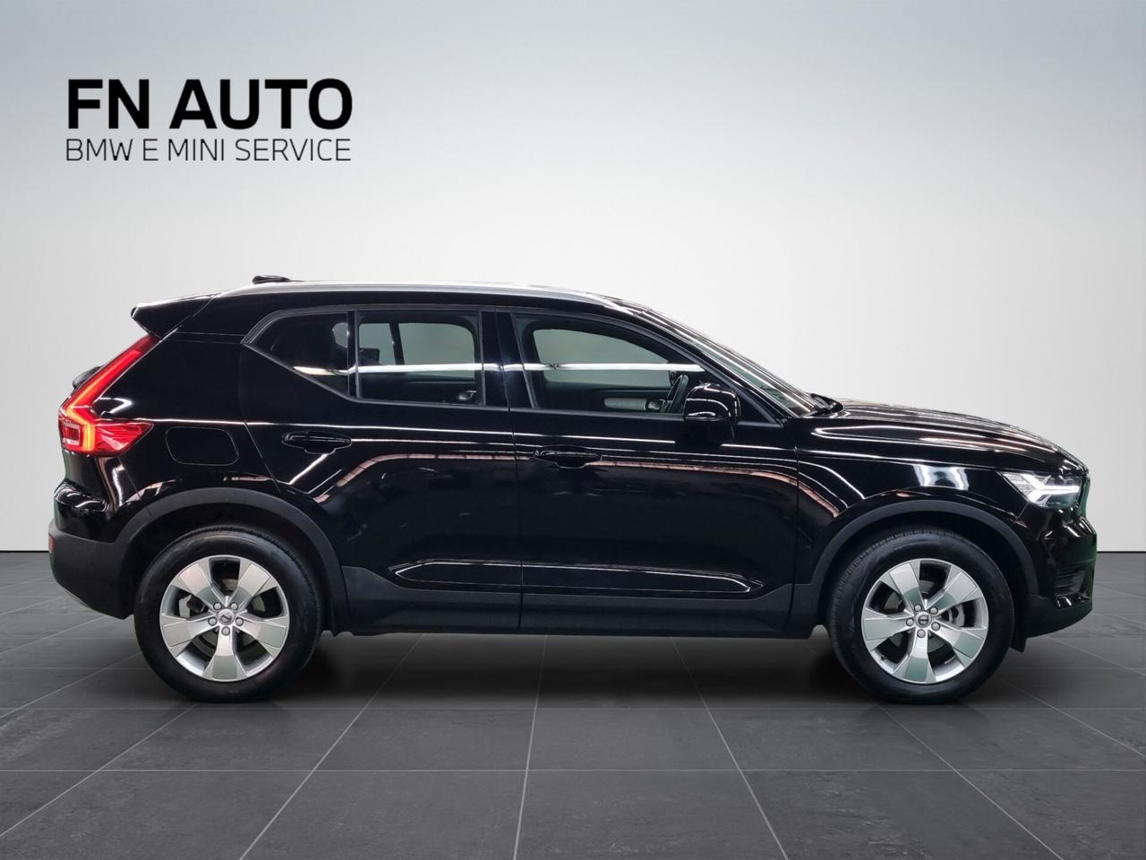 Volvo XC40 T2 automatico Momentum