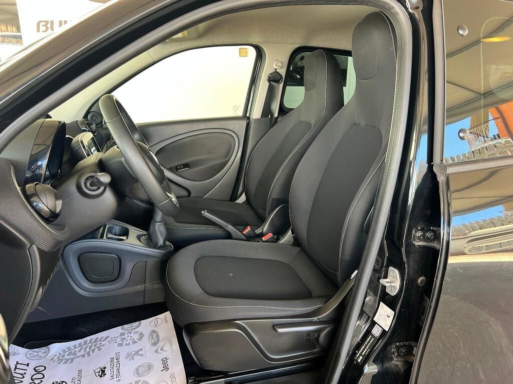 Smart Forfour 1.0 71 CV Total Black 30.000KM!