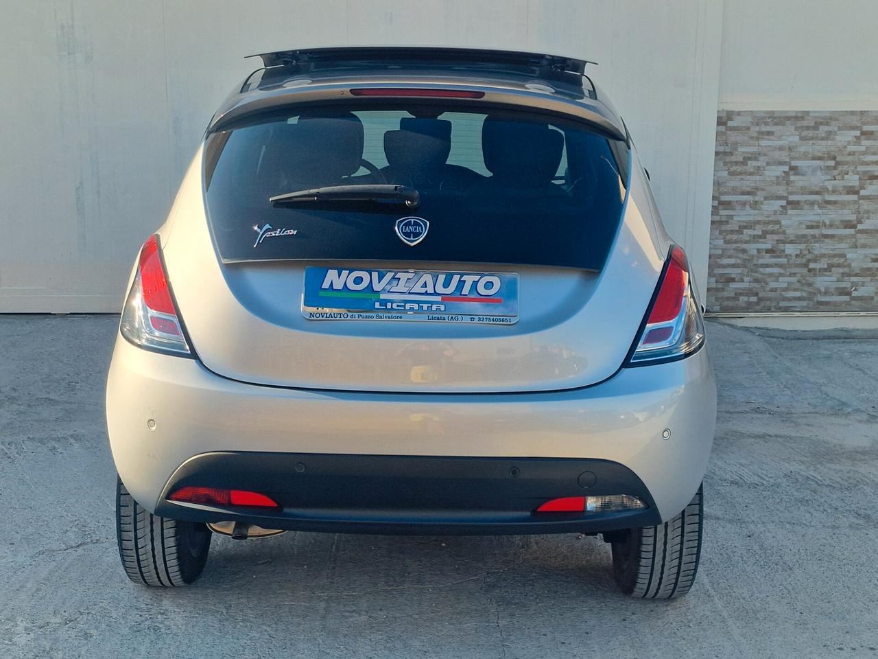 Lancia Ypsilon 1.2 benzina 70cv Tetto panoramico