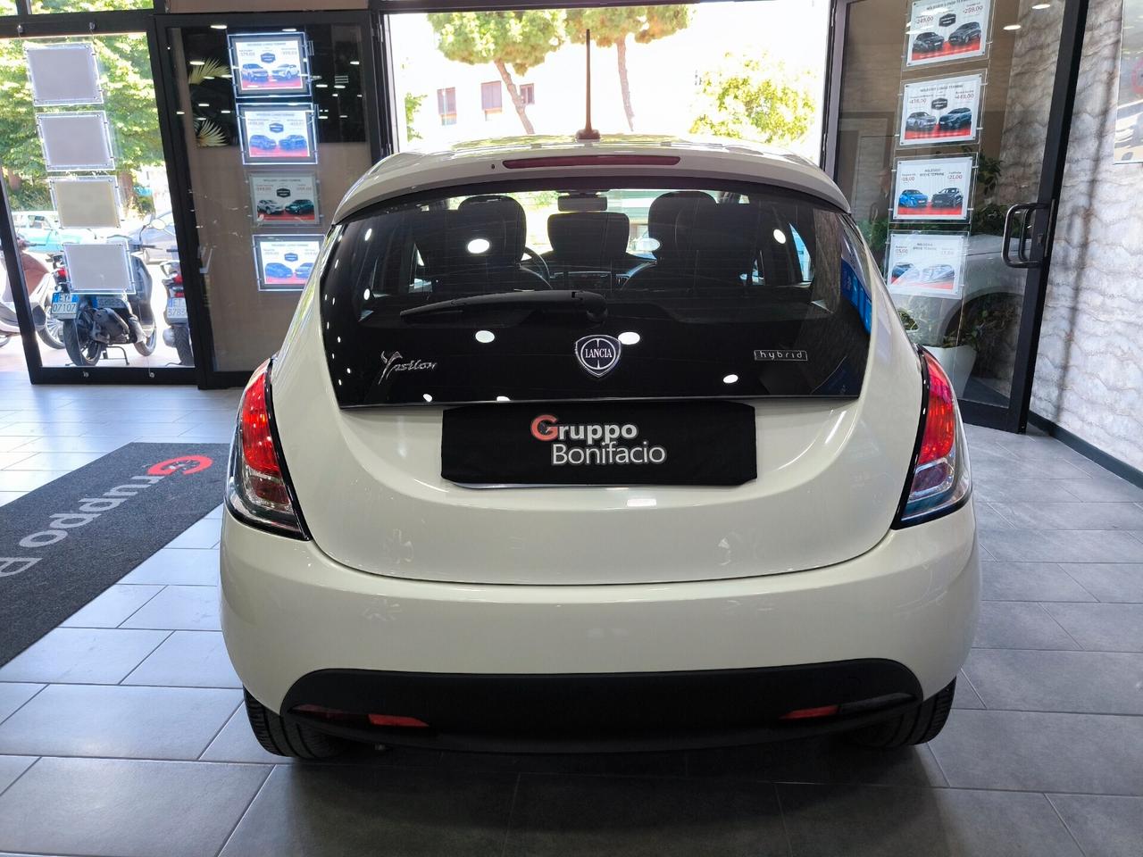 Lancia Ypsilon 1.0 FireFly 5 porte S&S Hybrid Ecochic Silver