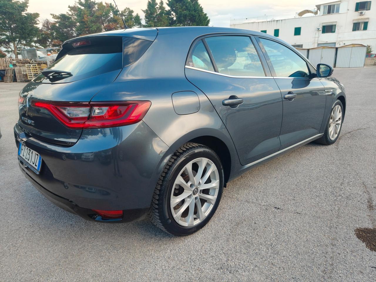 Renault Megane 1.5 Blue dCi 115cv EDC Intens