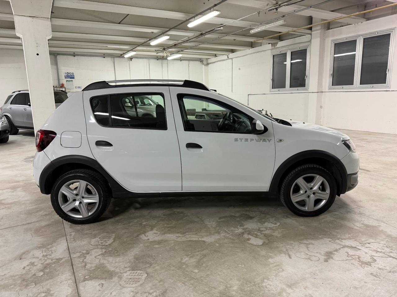 Dacia Sandero Stepway 1.6 12V 90CV Prestige