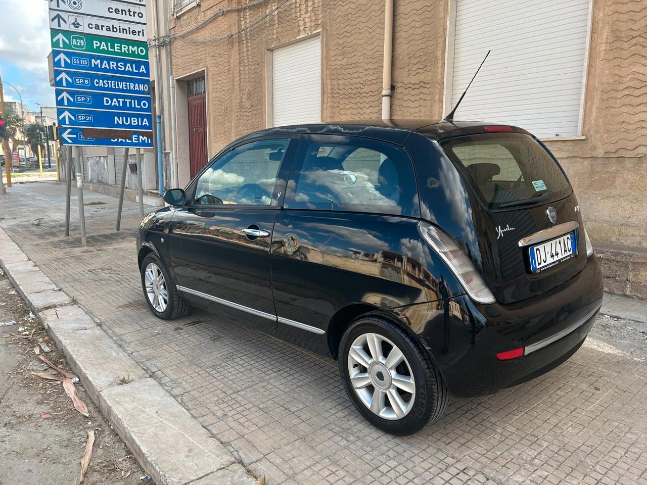 Lancia Ypsilon 1.3 MJT 75 CV Argento