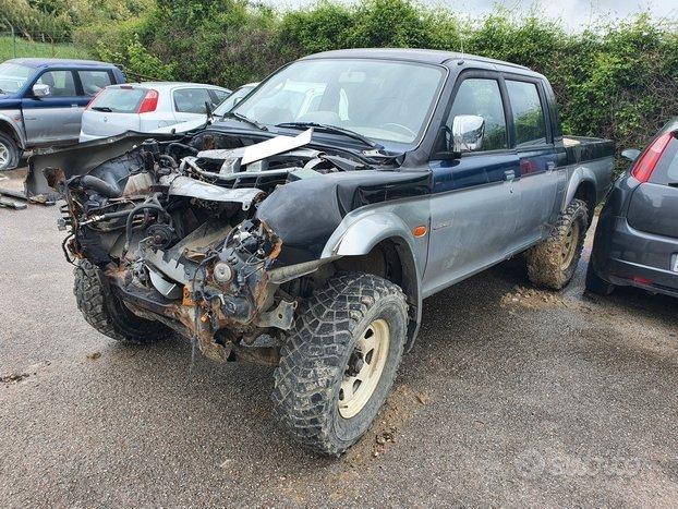 Mitsubishi L200 2.5 TDI 100CV 4WD Doppia Cabina