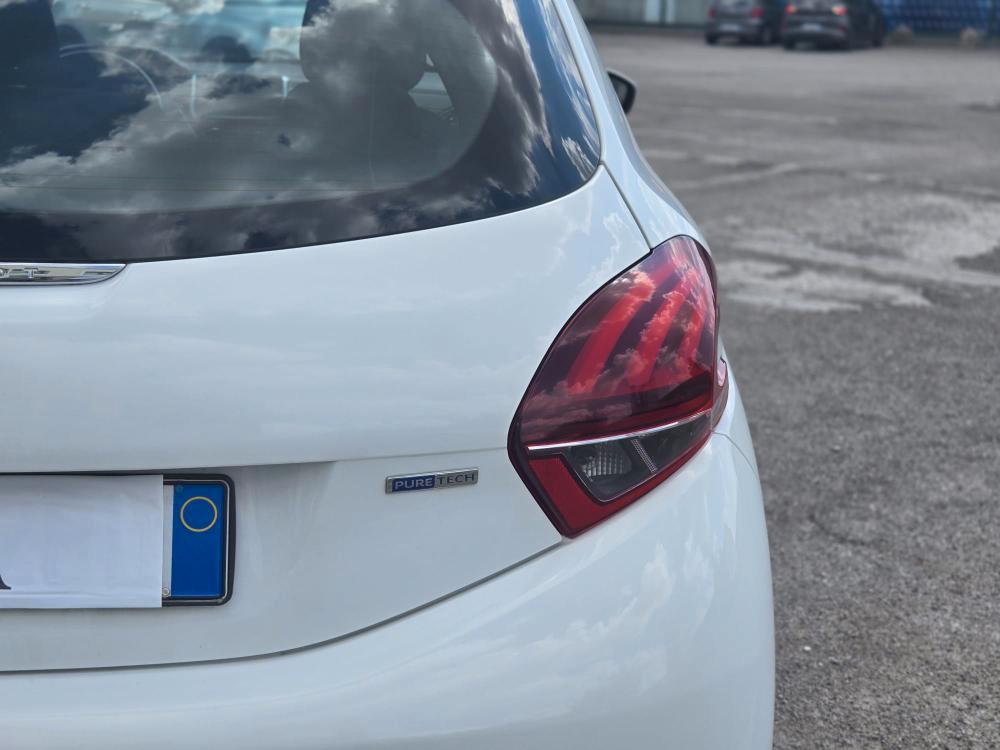 Peugeot 208 5 Porte 208 5p 1.2 puretech Active 82cv