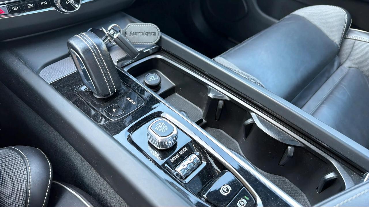 Volvo XC 60 XC60 B4 (d) AWD Geartronic R-design