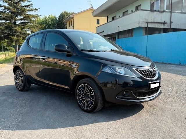 Lancia Ypsilon neopatentati 5 posti