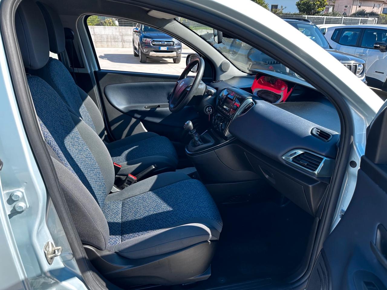 Lancia Ypsilon 1.0 FireFly 5 porte S&S Hybrid Oro