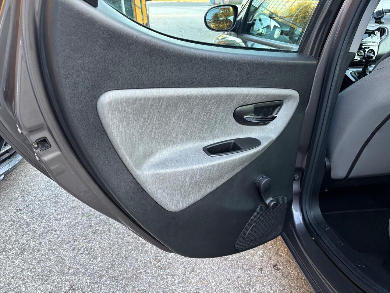 Lancia Ypsilon 1.3 MJT 5 porte OK Neopatentati